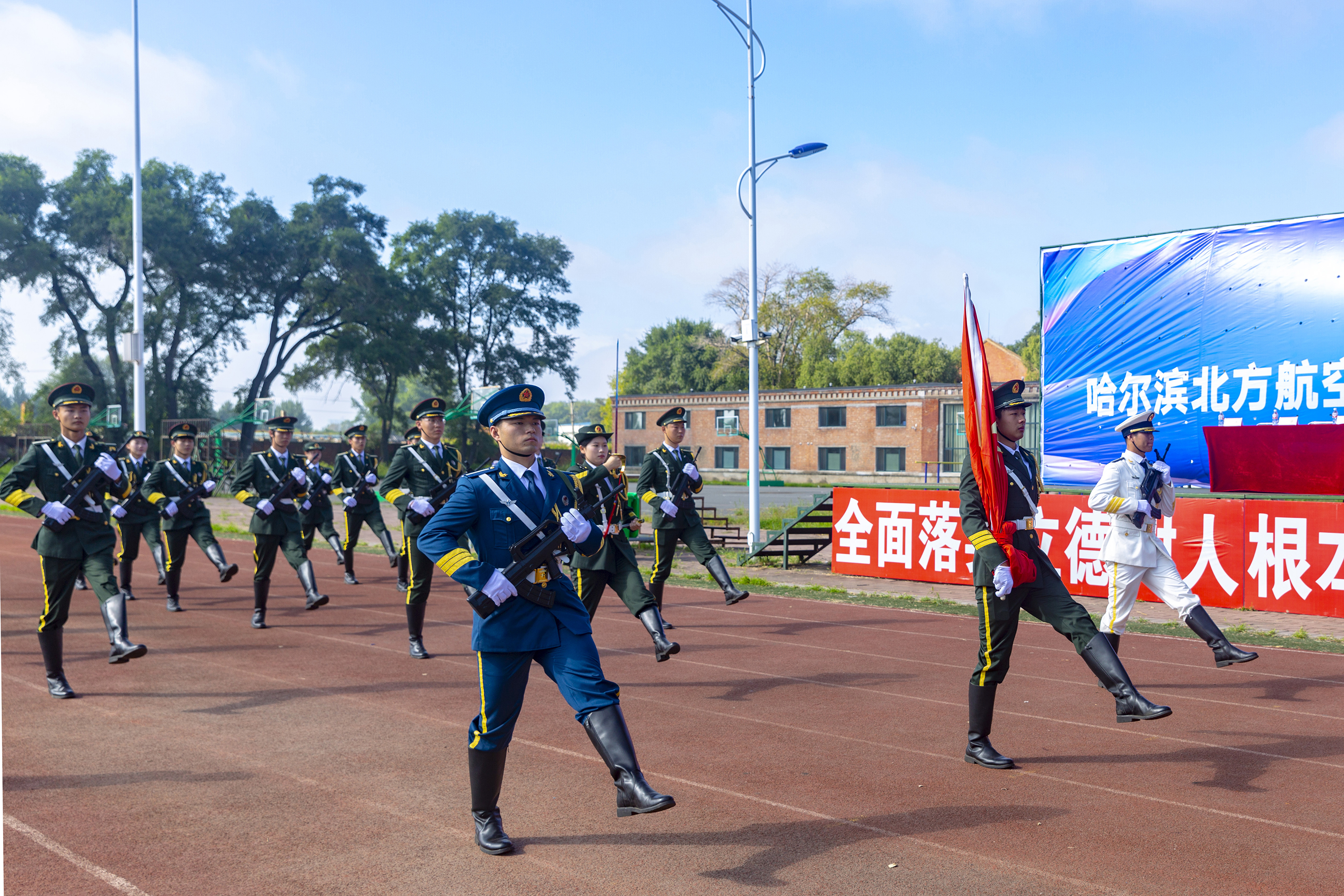 戎装青春启新程！我校举行2025级新生军训动员大会
