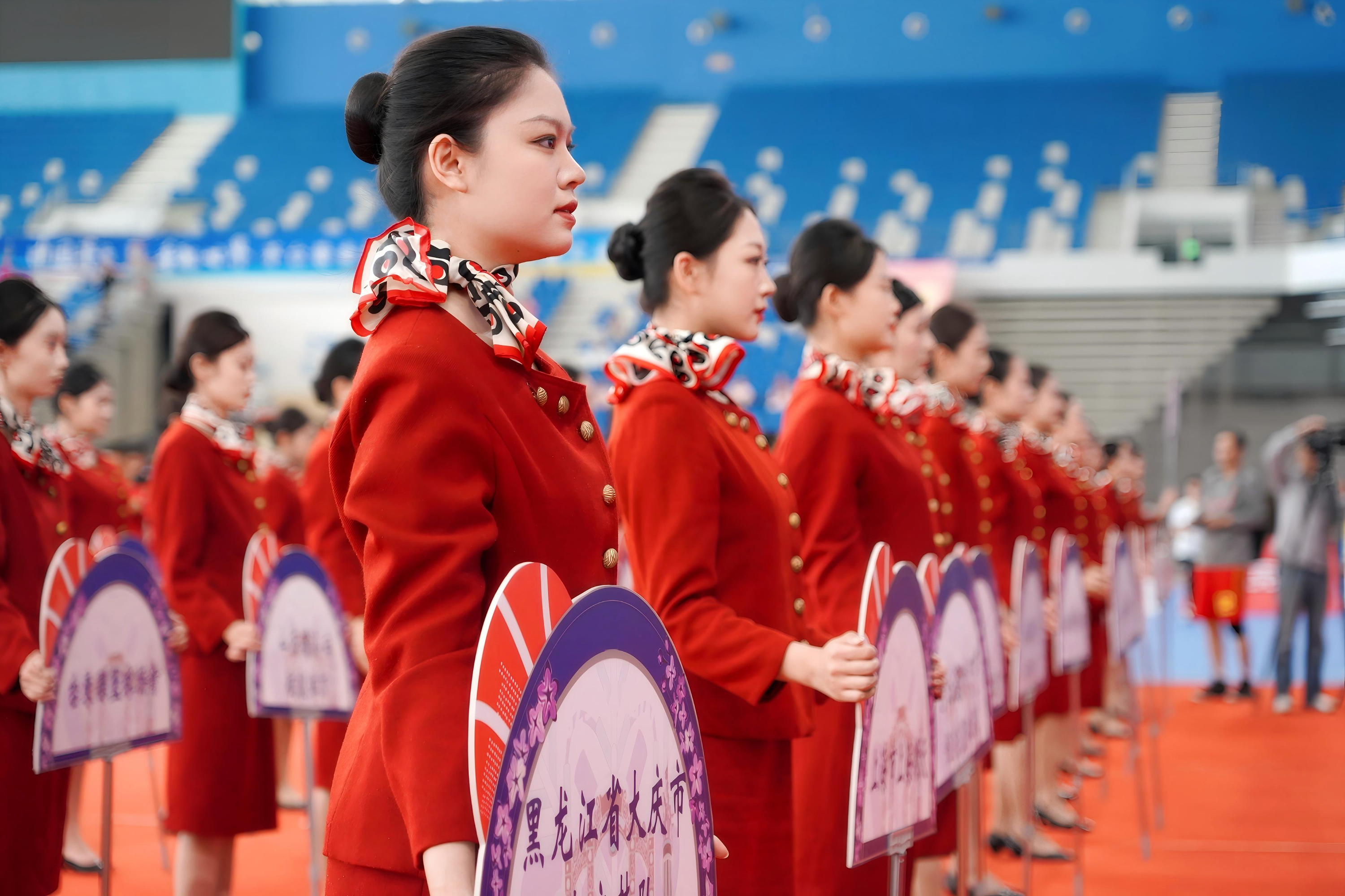 青春闪耀赛场，服务彰显担当——我校圆满完成第41届全球华人篮球邀请赛志愿服务工作